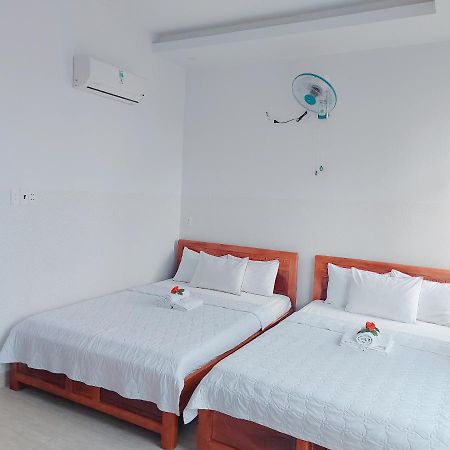 Thien Y Hotel Bai Sau 头顿 外观 照片